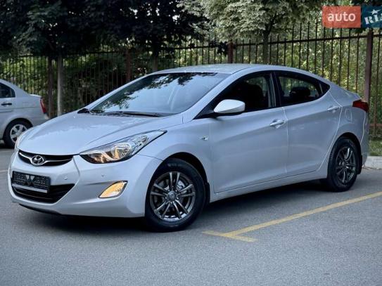 Hyundai Elantra 2011г. в рассрочку