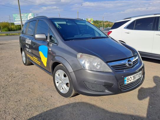 Opel Zafira 2010р. у розстрочку