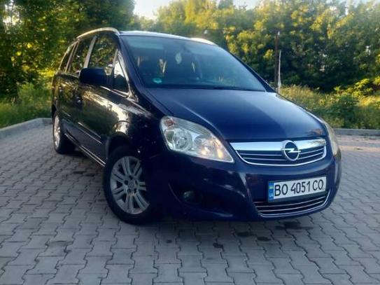 Opel Zafira                          2010г. в рассрочку