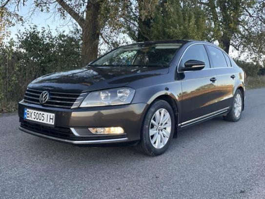 Volkswagen Passat 2012р. у розстрочку