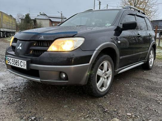 Mitsubishi Outlander 2005г. в рассрочку