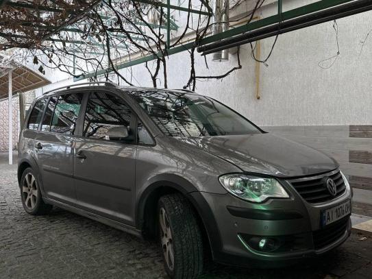 Volkswagen Touran                          2008г. в рассрочку