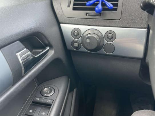 Opel Astra                           2010г. в рассрочку