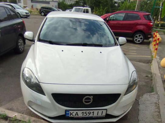 Volvo V40                             2014г. в рассрочку