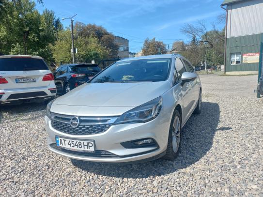 Opel Astra 2016р. у розстрочку