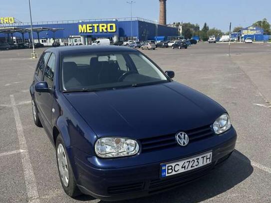 Volkswagen Golf 2003р. у розстрочку