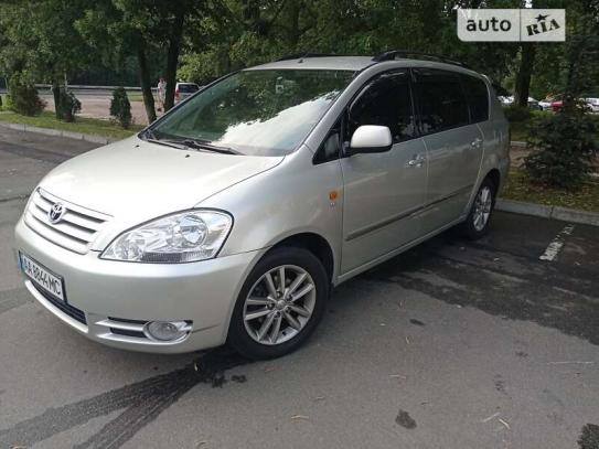 Toyota Avensis verso                   2003г. в рассрочку