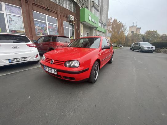 Volkswagen Golf 2000р. у розстрочку