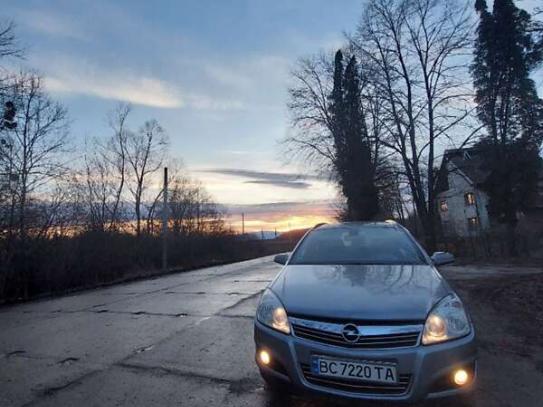 Opel Astra                           2008г. в рассрочку