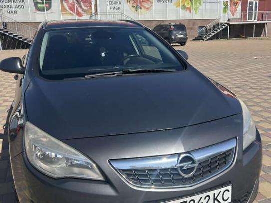 Opel Astra                           2012г. в рассрочку