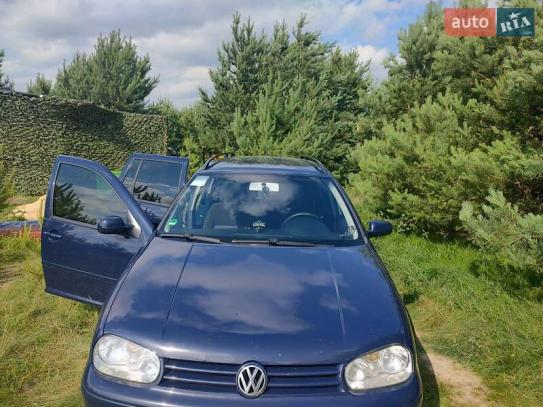 Volkswagen Golf 2003р. у розстрочку