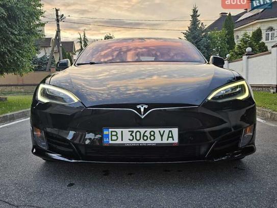 Tesla Model s                         2017г. в рассрочку