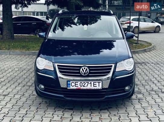 Volkswagen Touran 2008г. в рассрочку