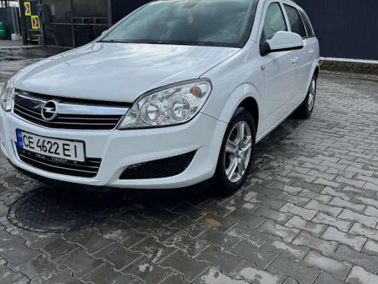 Opel Astra                           2010г. в рассрочку