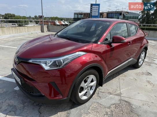Toyota C-hr                            2016г. в рассрочку