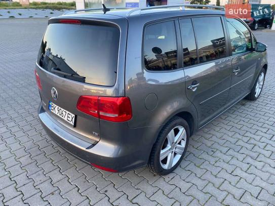 Volkswagen Touran                          2014г. в рассрочку