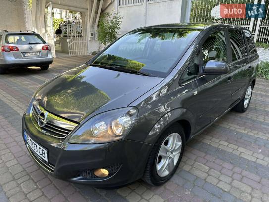 Opel Zafira                          2011г. в рассрочку