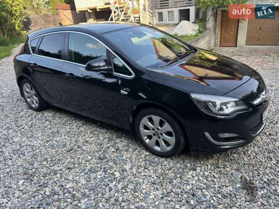 Opel Astra                           2014г. в рассрочку