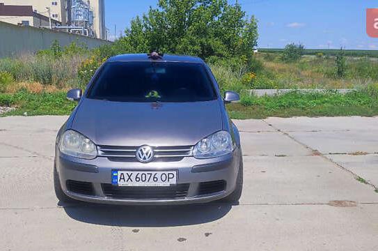 Volkswagen Golf 2004г. в рассрочку