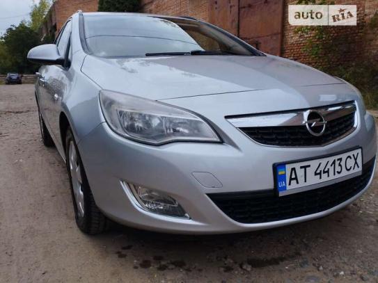 Opel Astra sports tourer 2011г. в рассрочку