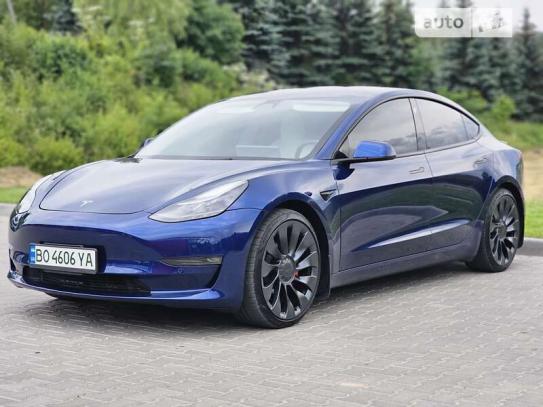 Tesla Model 3 2021р. у розстрочку