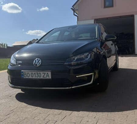 Volkswagen E-golf
                          2015г. в рассрочку