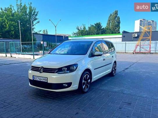 Volkswagen Touran                          2015г. в рассрочку