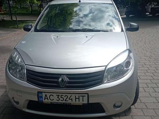 Renault Sandero                         2010г. в рассрочку