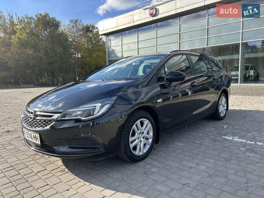 Opel Astra sports tourer 2016г. в рассрочку