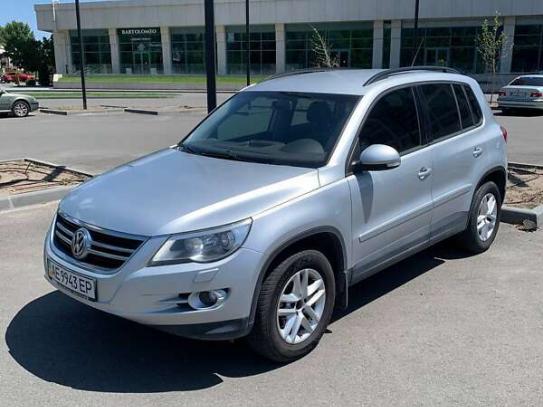 Volkswagen Tiguan 2011г. в рассрочку