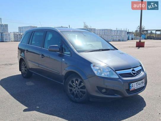 Opel Zafira                          2011г. в рассрочку