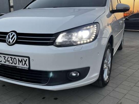 Volkswagen Touran 2011г. в рассрочку