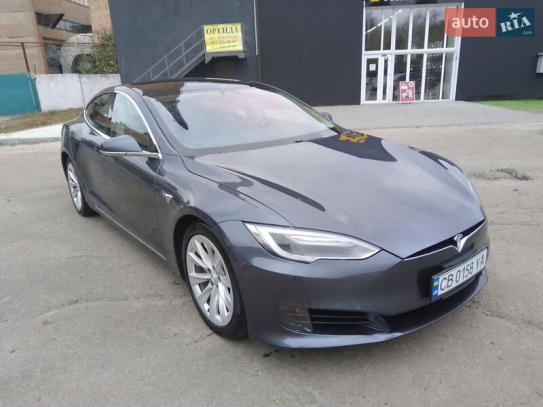 Tesla Model s                         2017г. в рассрочку