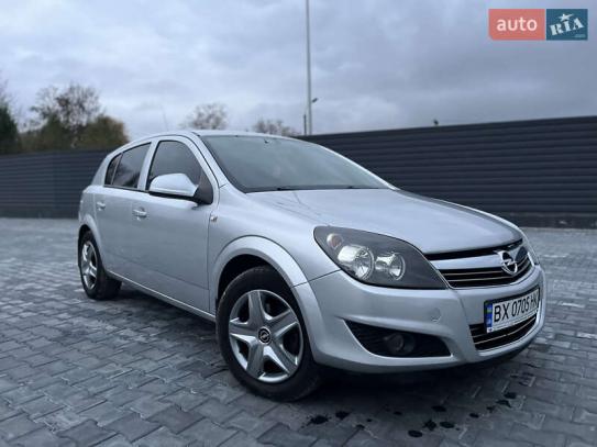 Opel Astra 2013р. у розстрочку