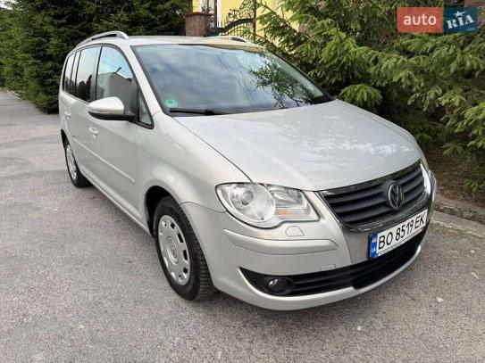 Volkswagen Touran
                          2010г. в рассрочку