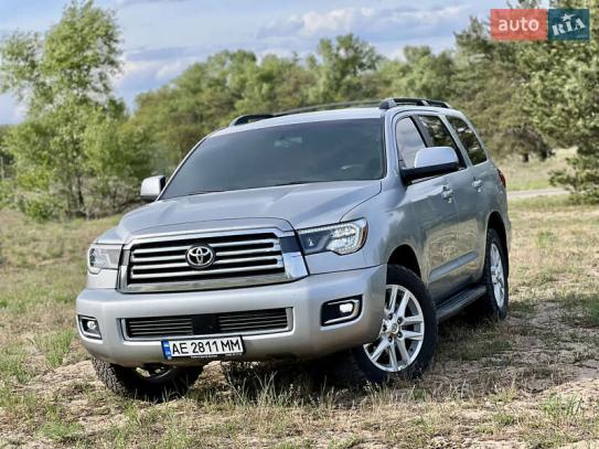 Toyota Sequoia
                         2015г. в рассрочку