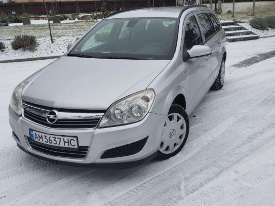 Opel Astra station wagon             2007г. в рассрочку