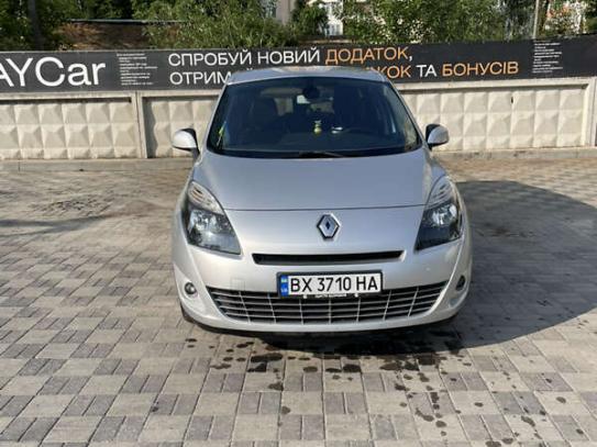 Renault Grand scenic                    2011г. в рассрочку