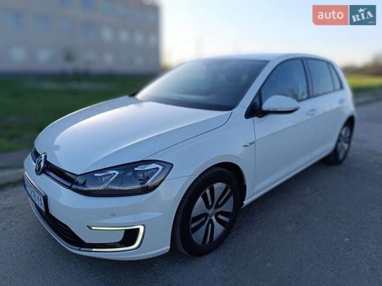 Volkswagen E-golf
                          2018г. в рассрочку