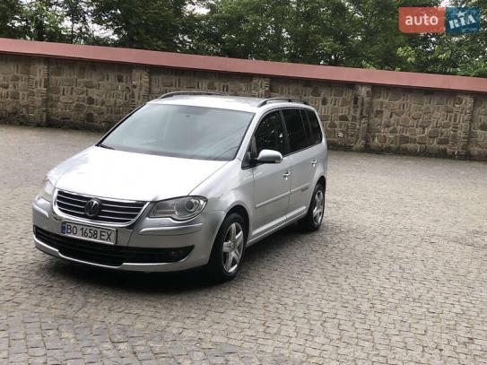 Volkswagen Touran                          2007г. в рассрочку