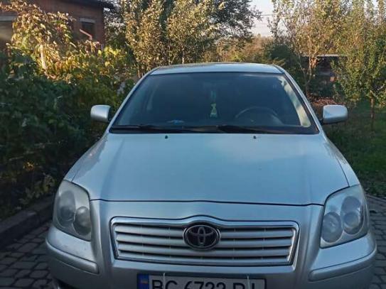 Toyota Avensis 2003р. у розстрочку