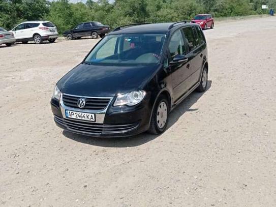 Volkswagen Touran                          2010г. в рассрочку
