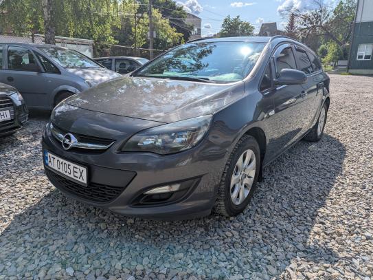 Opel Astra sports tourer             2015г. в рассрочку