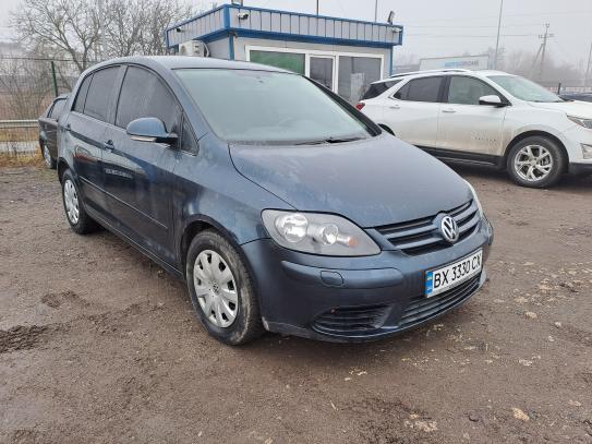 Volkswagen Golf 2005г. в рассрочку