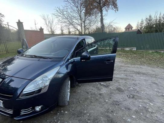 Peugeot 5008 2013р. у розстрочку