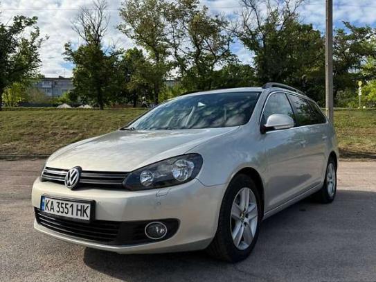 Volkswagen Golf                            2010г. в рассрочку