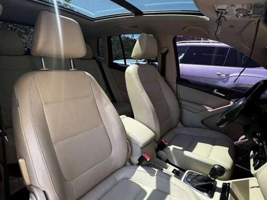 Volkswagen Tiguan
                          2011г. в рассрочку