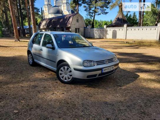 Volkswagen Golf 2001р. у розстрочку