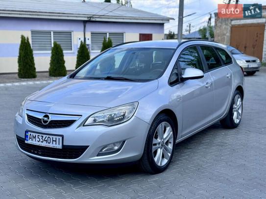 Opel Astra                           2012г. в рассрочку