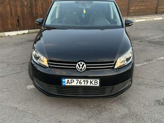 Volkswagen Touran 2011г. в рассрочку